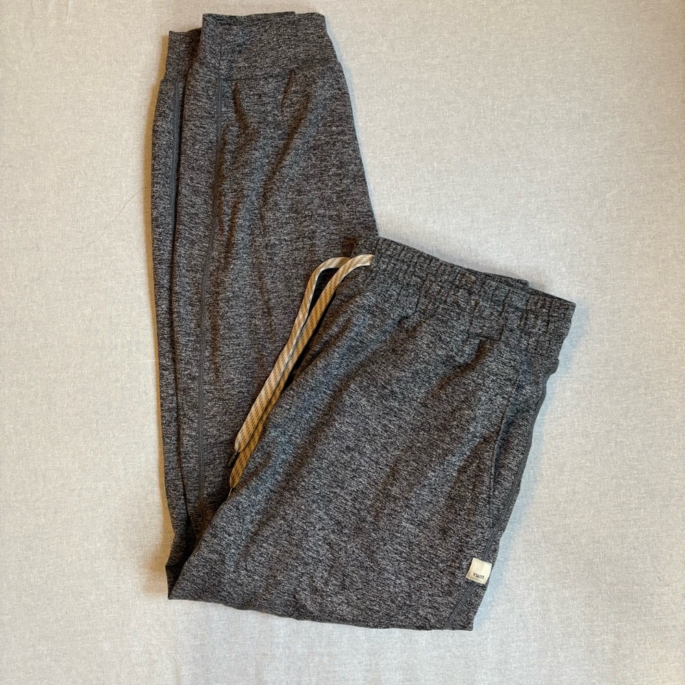 Vuori Performance Joggers Women’s Size Large  VW303